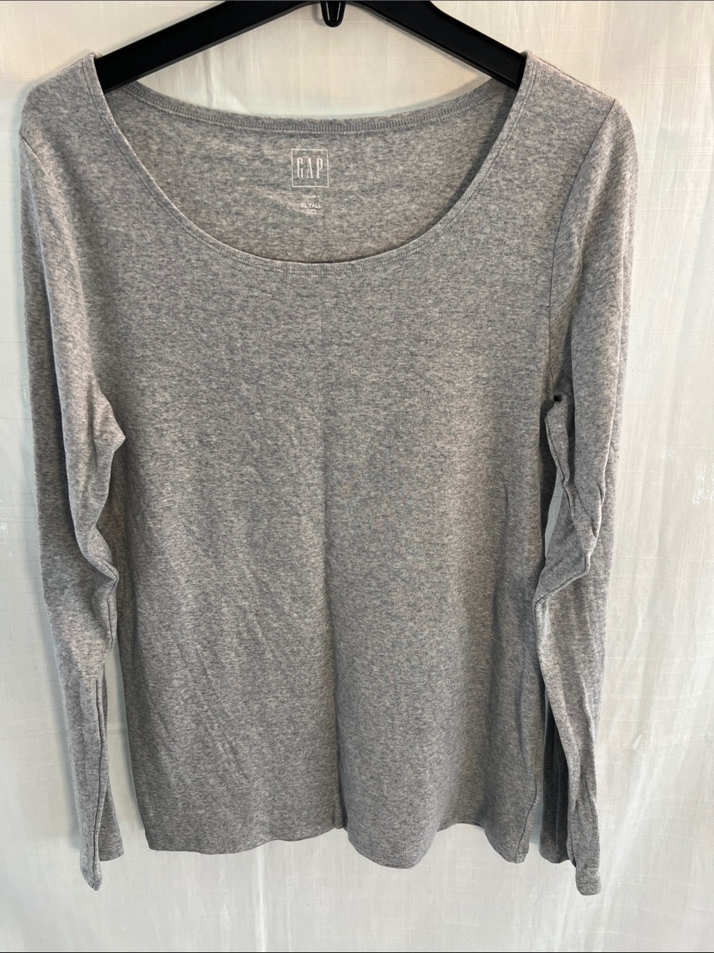 GAP Women's Light Gray Scoop Neck Long Sleeve Modern Tee